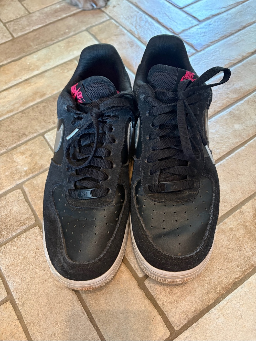 Nike Black Athletic Sneakers with Pink Tongue Logo